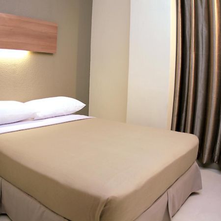 The Center Suites Cebu Esterno foto