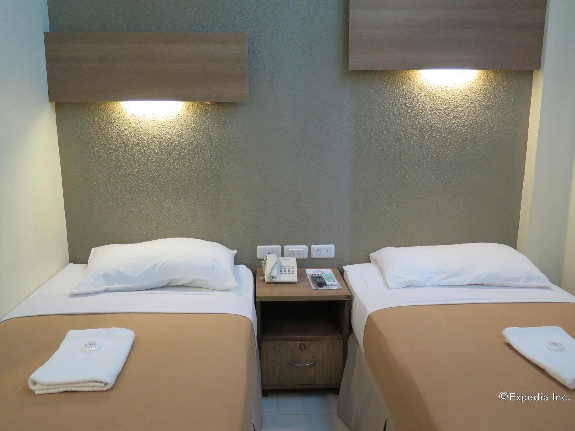 The Center Suites Cebu Esterno foto