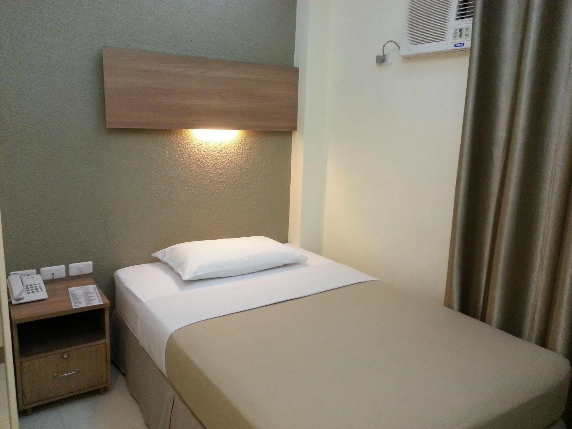 The Center Suites Cebu Esterno foto