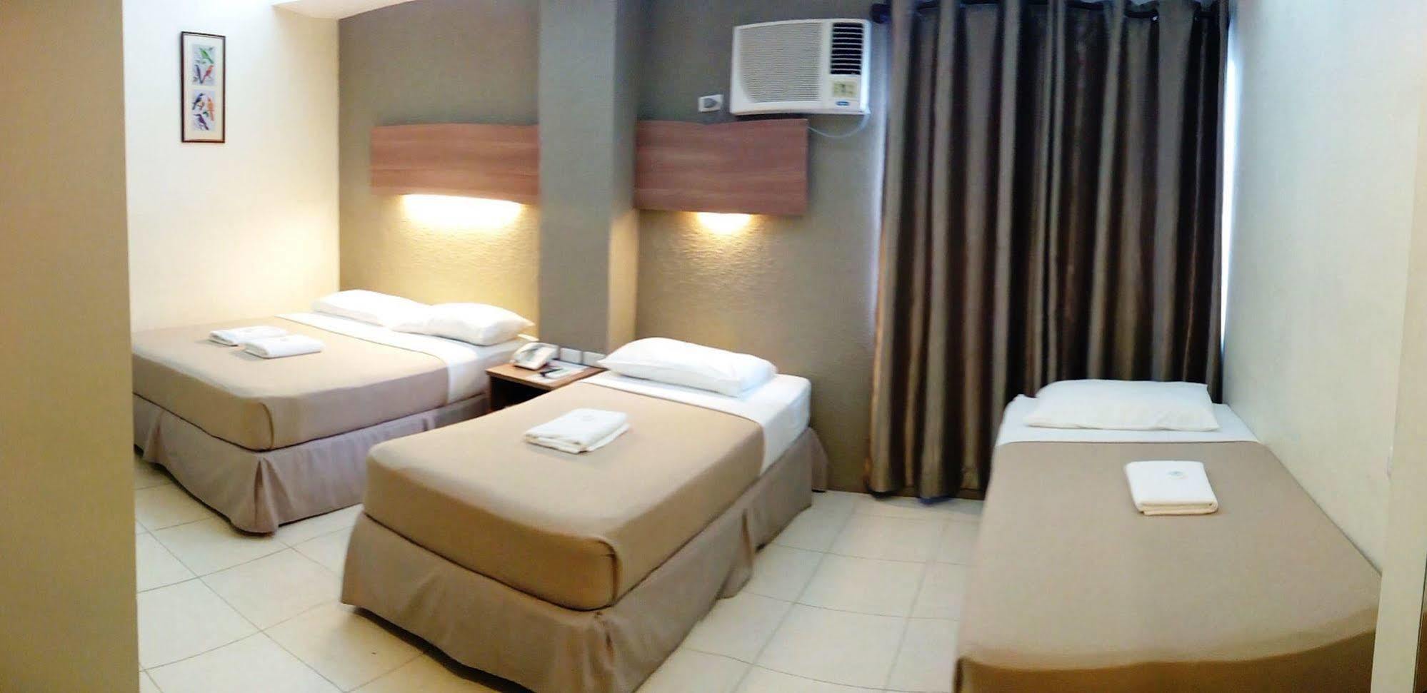 The Center Suites Cebu Esterno foto