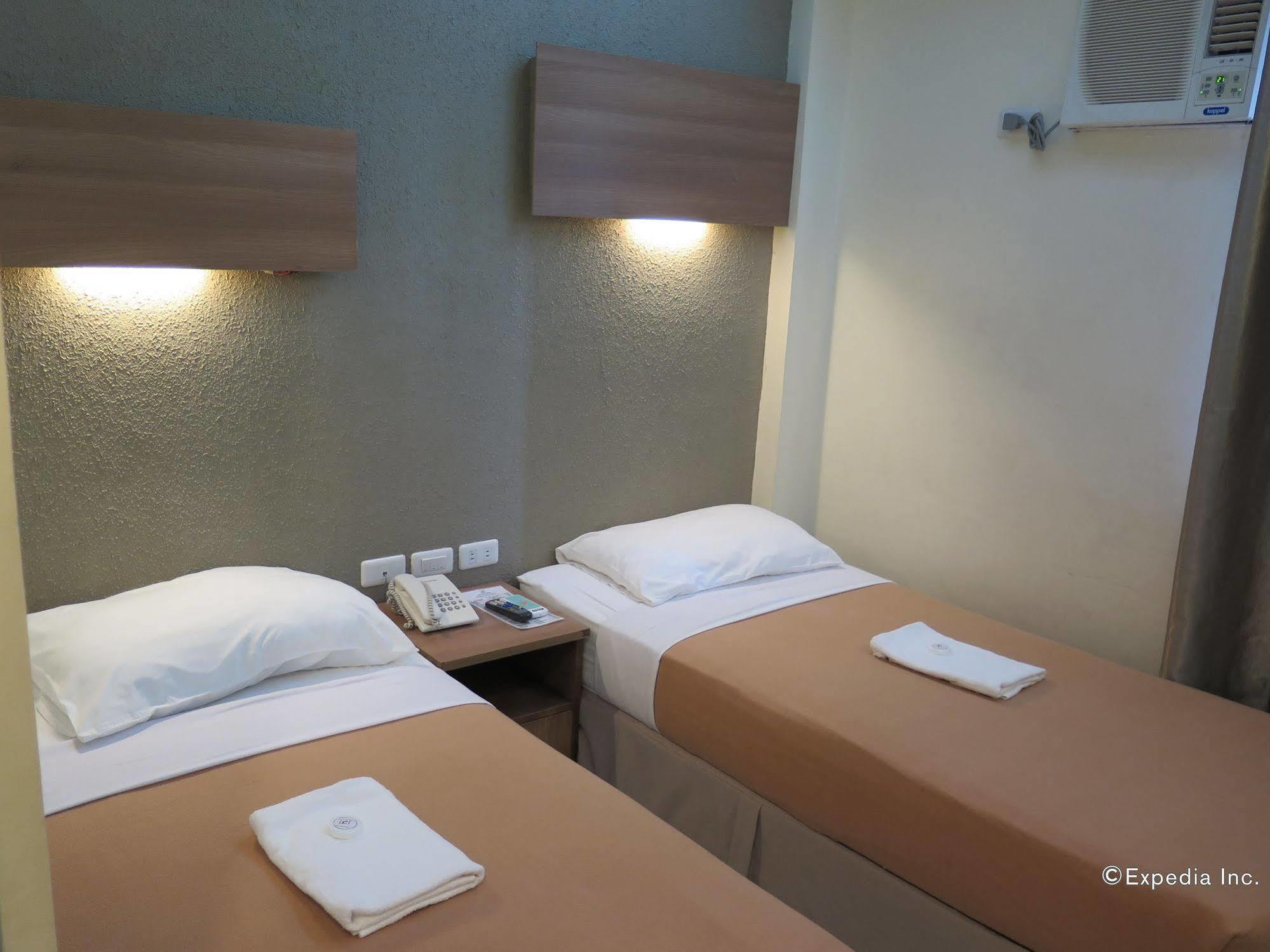 The Center Suites Cebu Esterno foto