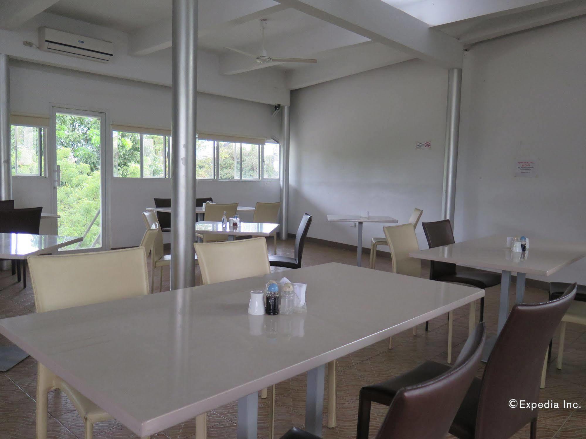 The Center Suites Cebu Esterno foto