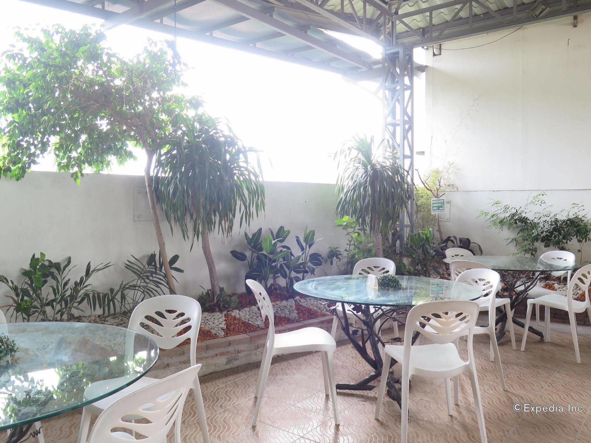 The Center Suites Cebu Esterno foto