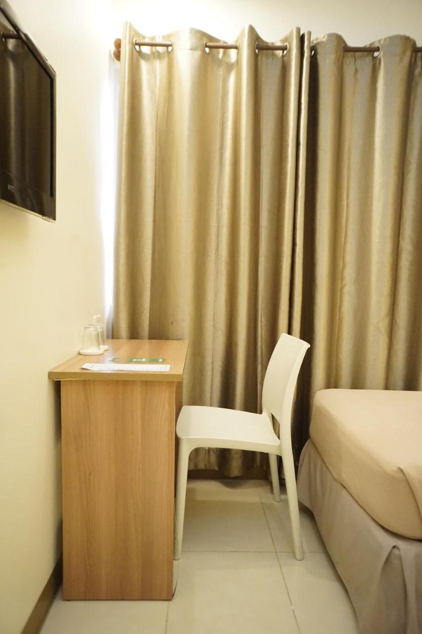 The Center Suites Cebu Esterno foto